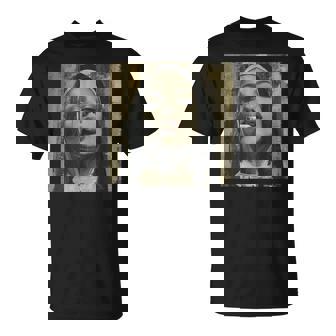 熱い尼僧がタバコを吸う、反抗的な尼僧 Tシャツ - Kawaiitshirt