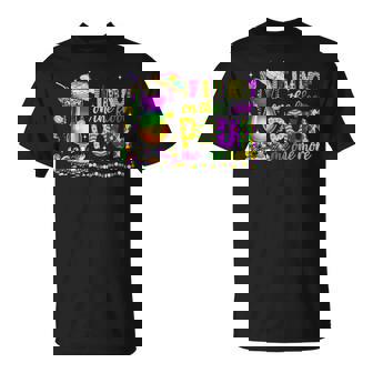 私が床にいないなら、マルディグラ（2025）をもう一杯注いでください Tシャツ - Kawaiitshirt