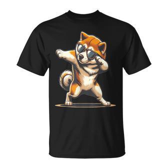 軽く叩く秋田犬 踊る軽く叩く犬 Tシャツ - Kawaiitshirt