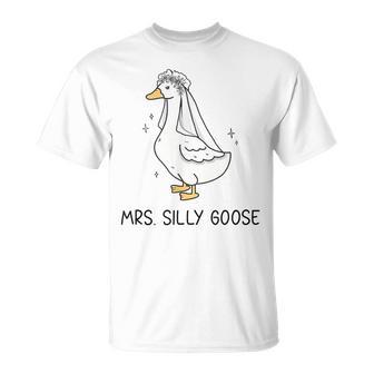 Bride To Be Wedding Silly Bride Goose Gettin' Loose T-Shirt - Thegiftio UK