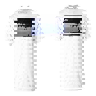 「犬神家の一族」逆さ足ショット Tシャツ - Kawaiitshirt