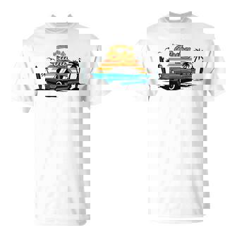 キューバ ヴィンテージカー ラム酒 葉巻 ビーチ 夕日 サーフボード ヤシの木 ハバナ ギフト お土産 太陽 カリブ海 Tシャツ - Kawaiitshirt