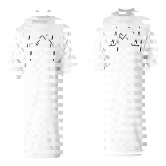 山のハートビート ハイキング 登山 恋人 ハイカー Tシャツ - Kawaiitshirt