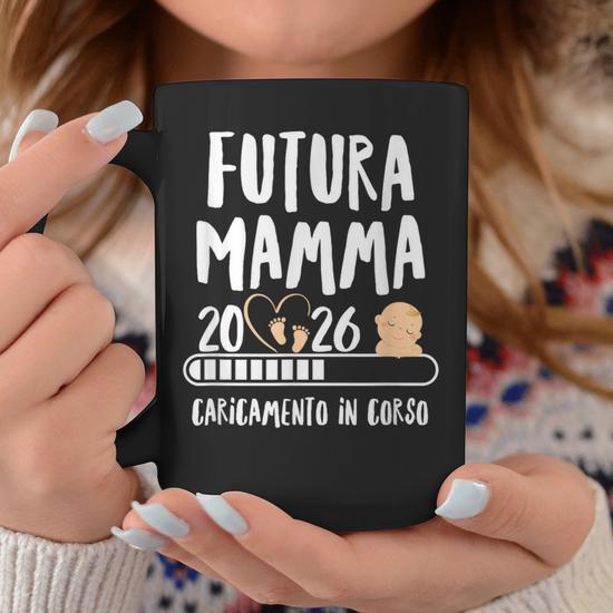 Tazza Mama Loading 2024 – Regalo Originale Per Donne Incinte – Tazza In Ceramica 330ml Per Annunciare Gravidanza – Prodotta In Germania