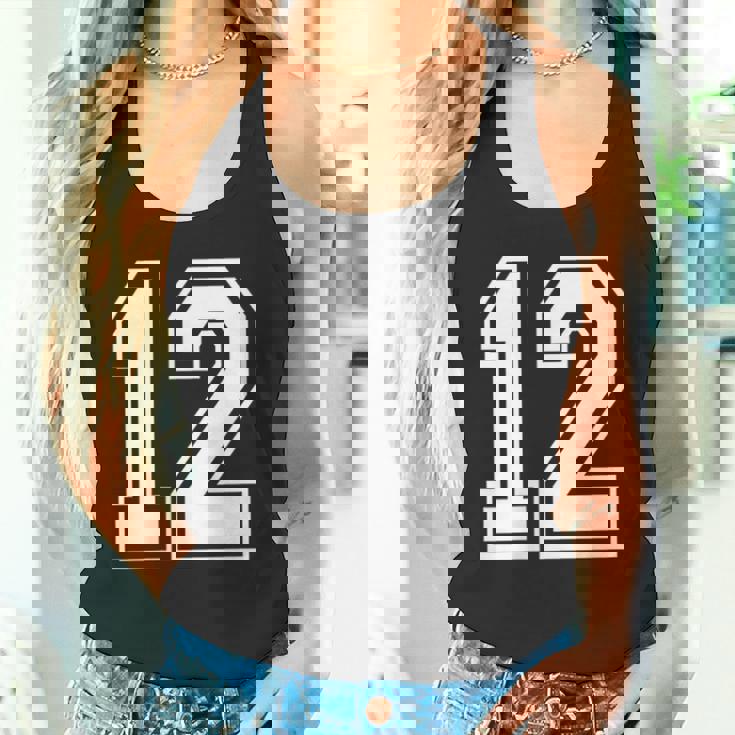 12番の前面と背面にホワイトのプリント。 タンクトップ