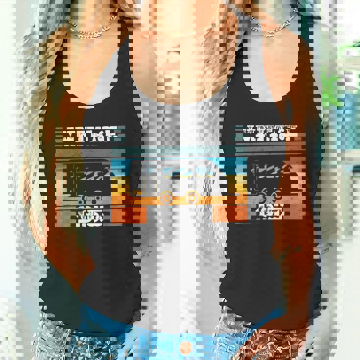 1953 年生まれのキャンピングカー バースデーキャラバン タンクトップ