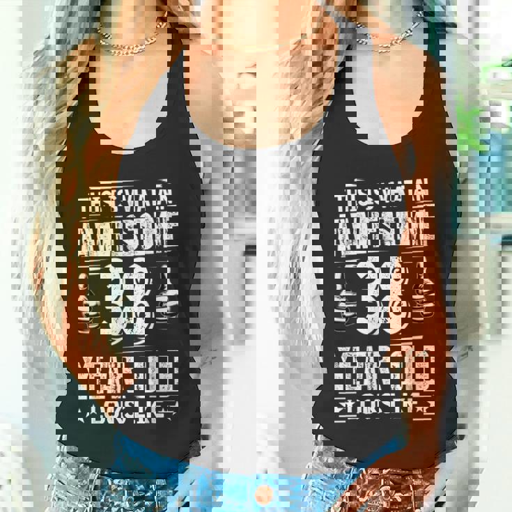 38歳の誕生日プレゼントは私に38歳をもたらしました 良い 面白い 38歳 タンクトップ