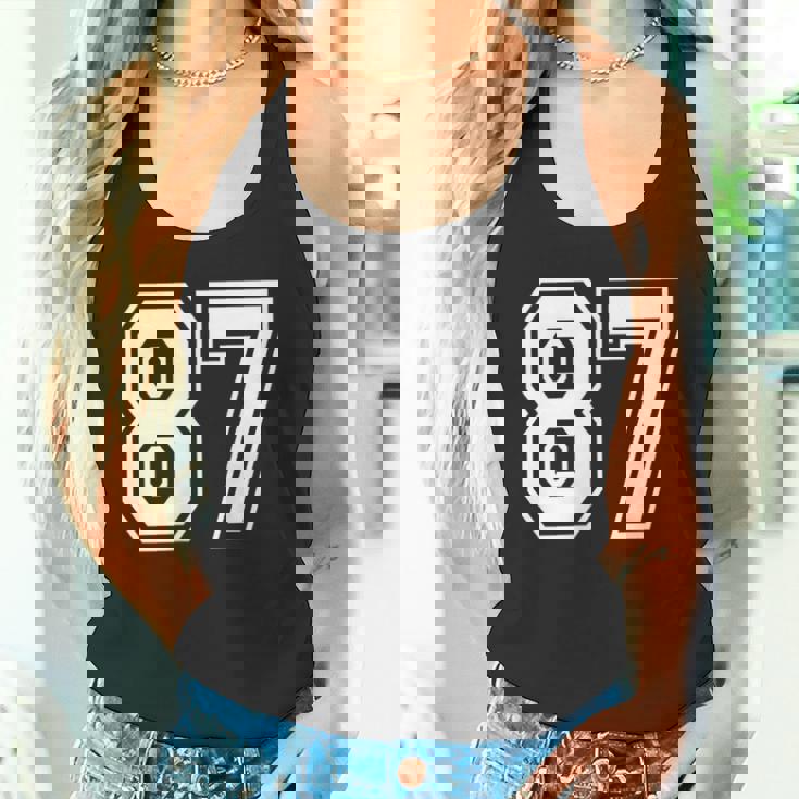 87番の前面と背面にホワイトのプリント。 タンクトップ