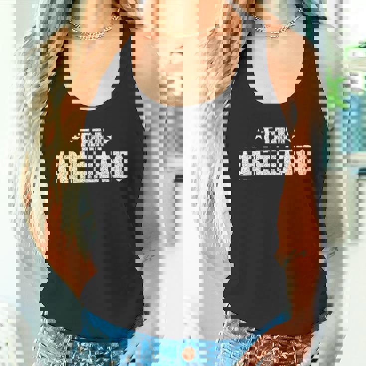 Arellano 苗字 アメリカ ヒスパニック メキシコ スペイン語 家族 タンクトップ