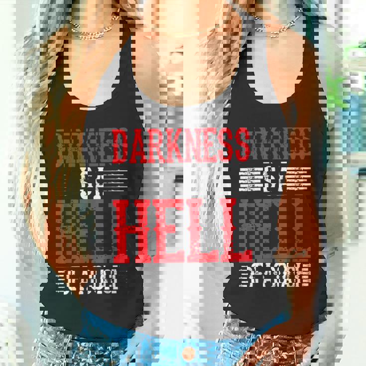 Darkness Is A Hell Of A Coach やる気を引き出す考え方 タンクトップ