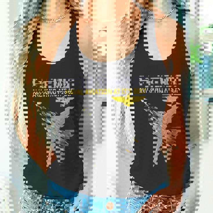 F-14 Tomcatが動作しています。最高の海軍航空。 タンクトップ