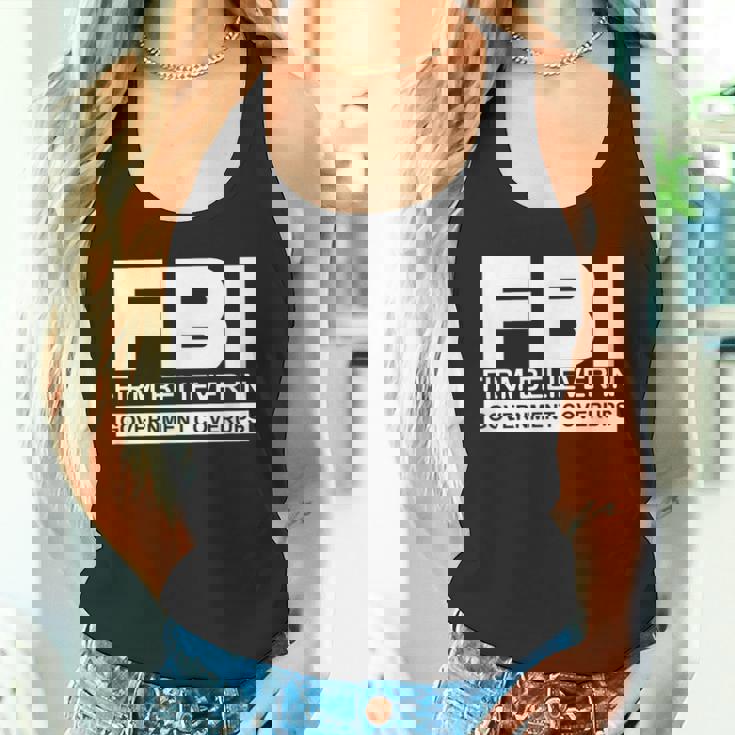 Fbiは州の隠蔽を固く信じています。 タンクトップ