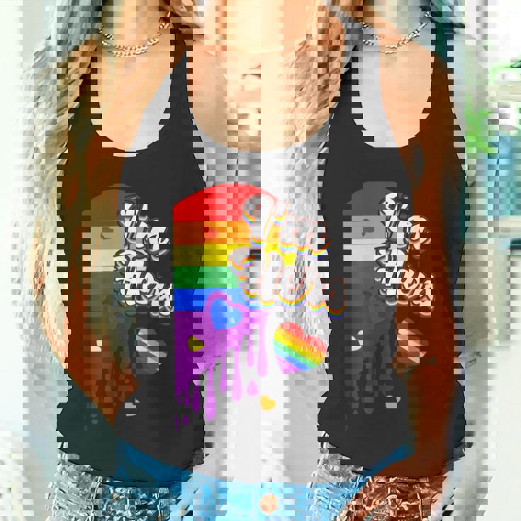 I'm Hers &He's Mine 虹のハート Lgbtq プライド デザイン タンクトップ