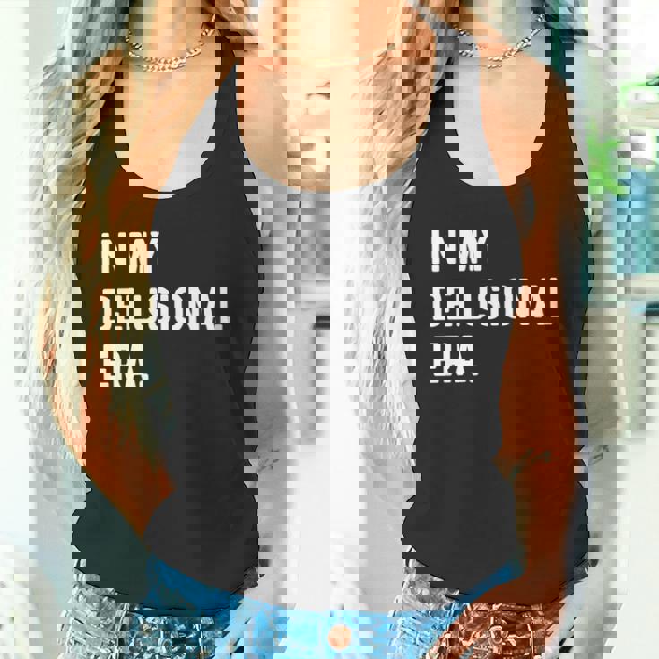 In My Delusional Era 面白い大人のユーモアの言葉 長袖tシャツ タンクトップ