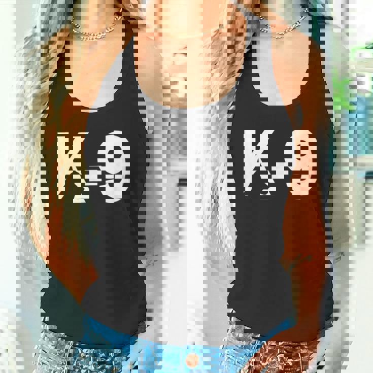 K9 ジャーマンシェパード ロゴデザイン K-9 退役軍人の日 タンクトップ