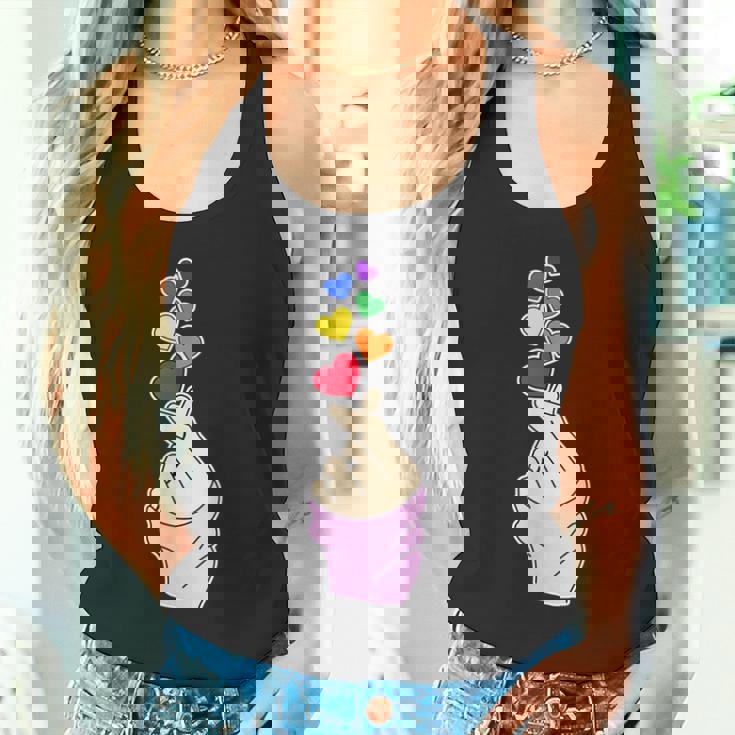 Pride レズビアン ゲイバイセクシャル トランスジェンダー 指 ハート付き タンクトップ