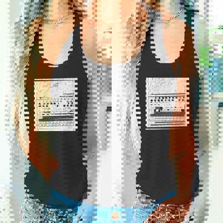 Synthesizer アナログシンセドラムマシン コンピューターヴィンテージオタク タンクトップ