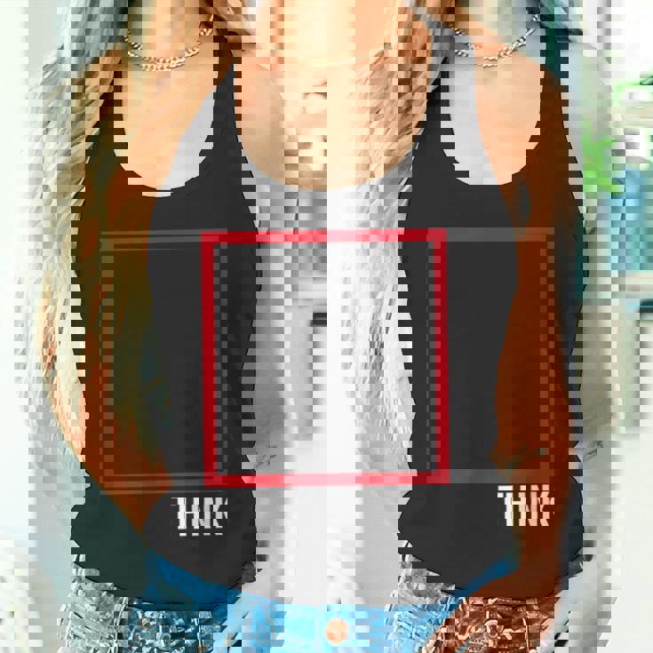 Think Outside The Box 哲学者、本好き、オタクのためのデザイン タンクトップ