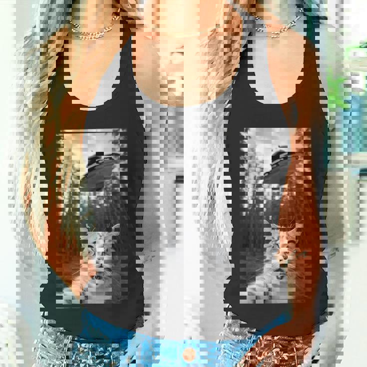 Ufoエイリアンと面白い猫の自撮り。 タンクトップ