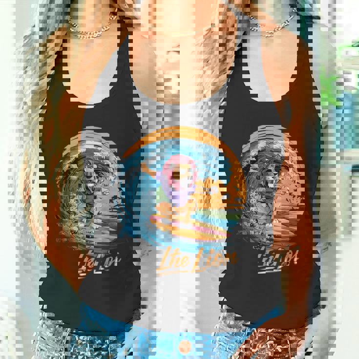 おもしろい ライオン サーフィン ライオン スポーツ サーファー 動物 恋人 夏 タンクトップ