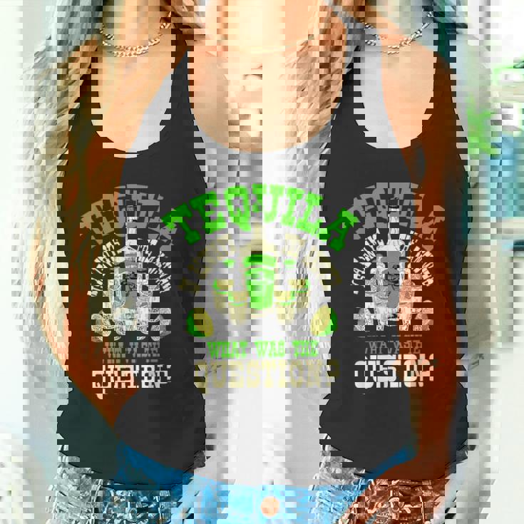 おもしろテキーラ飲んでるテキーラはいつも答えの贈り物 タンクトップ