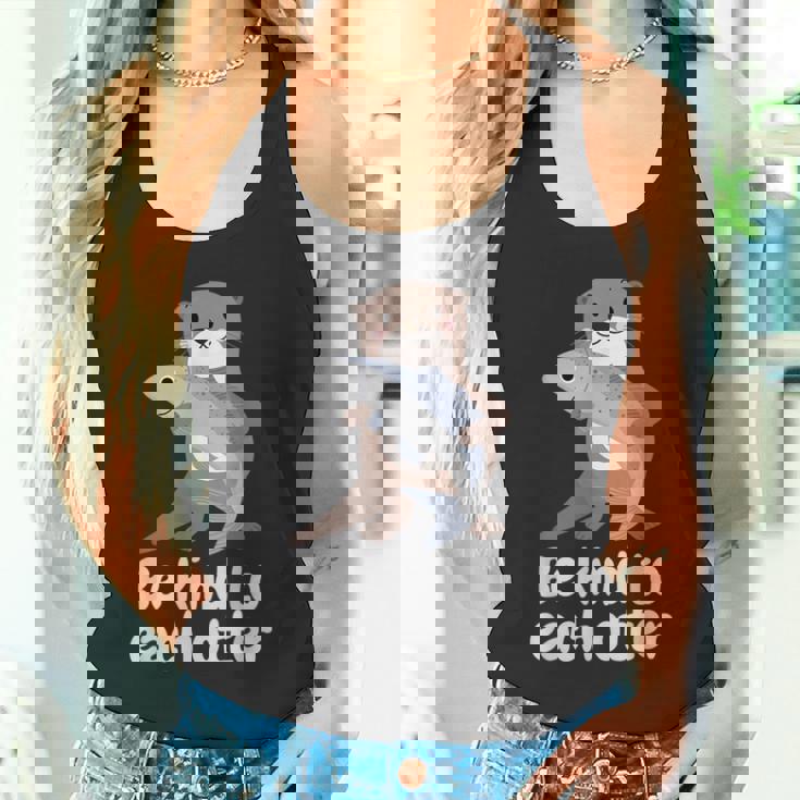 かわいいカワウソと魚と面白い言い方おかしいカワウソ タンクトップ