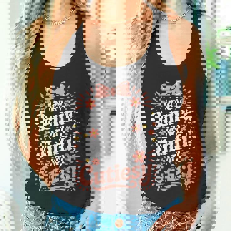 かわい子ちゃんの服はとても控えめで、とてもマインドフルで、とてもかわいいです。 タンクトップ