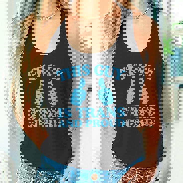 この男はトランスジェンダーで誇り高きトランスジェンダープライド二本指 タンクトップ