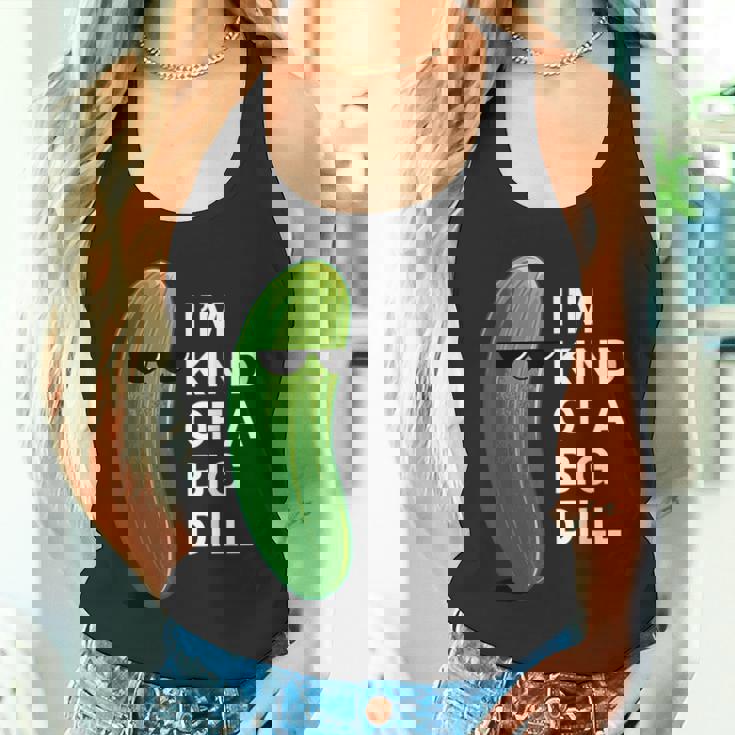 アイム・カインド・オブ・ア・ビッグ・ディルのフード・ダジャレ変なピクルス・キュウリ タンクトップ