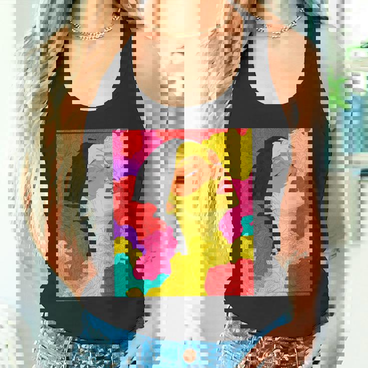 カラフルなドリームスケープ – シュールな顔と抽象的な波 タンクトップ