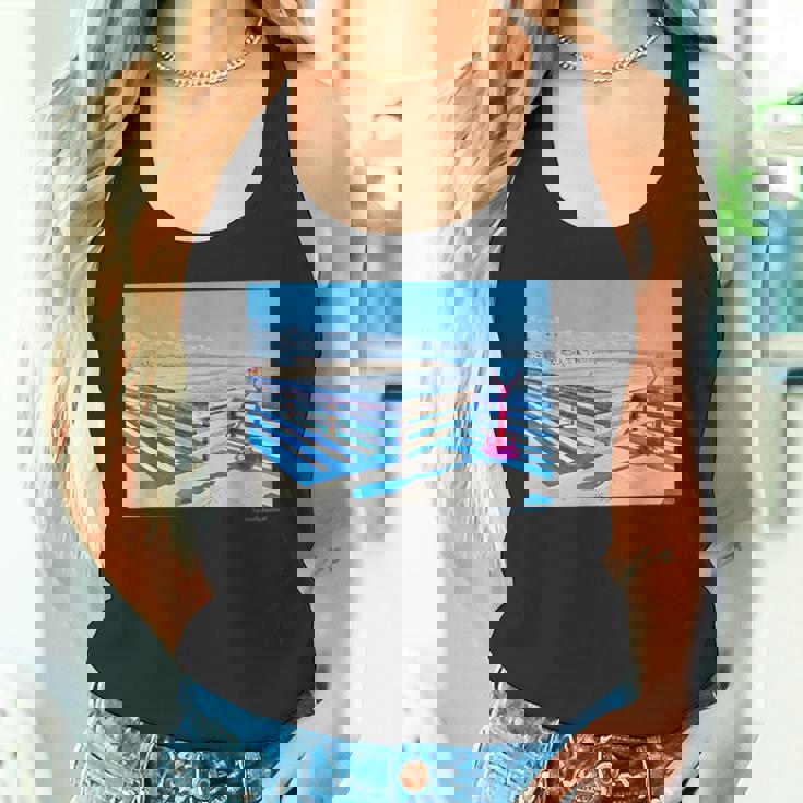 カリフォルニアの桟橋からのカラフルな海の景色 タンクトップ