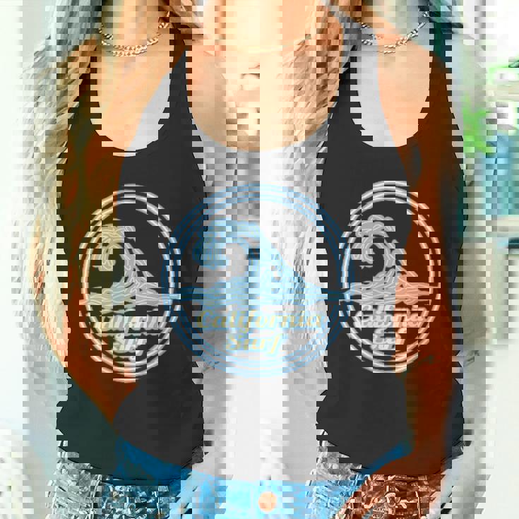 カリフォルニア州バハ、ビッグウェーブサーフクラブ、サーフィングラフィック。 タンクトップ