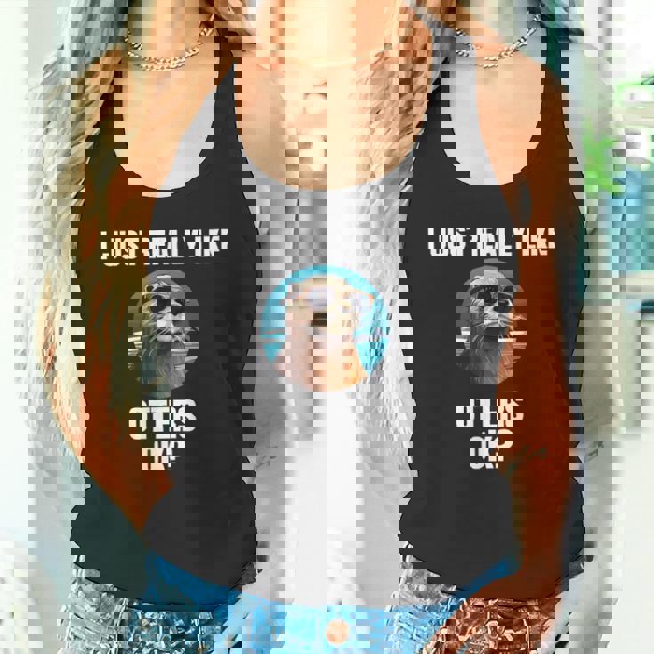 カワウソ 動物 カワウソ タンクトップ