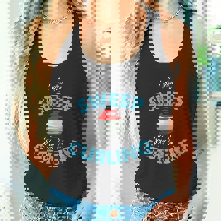 カーリングしているときだけ掃除する-おもしろいカーリング タンクトップ