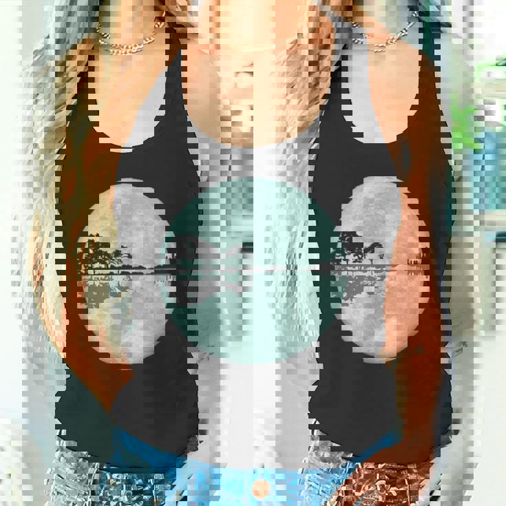 ギター 湖 反射 月 ギター ミュージシャン タンクトップ