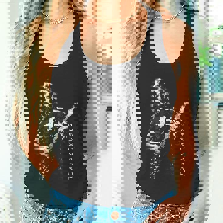 ギターを弾くデビッド・ギルモア タンクトップ