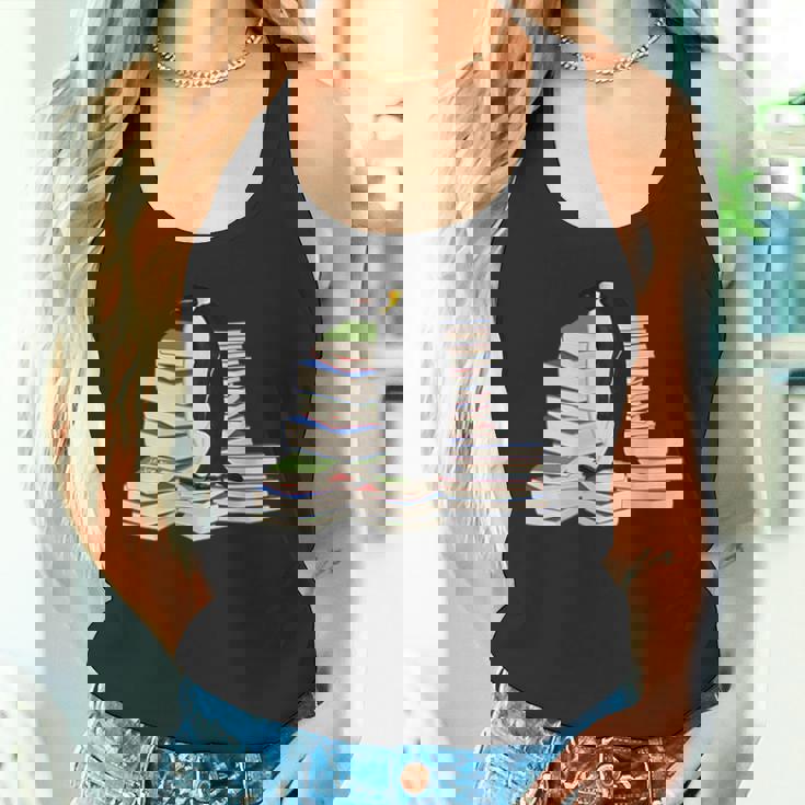 コウテイペンギン 鳥 本 読む 動物 図 バードウォッチング 贈り物 鳥類学者 生物学者 自然科学 タンクトップ