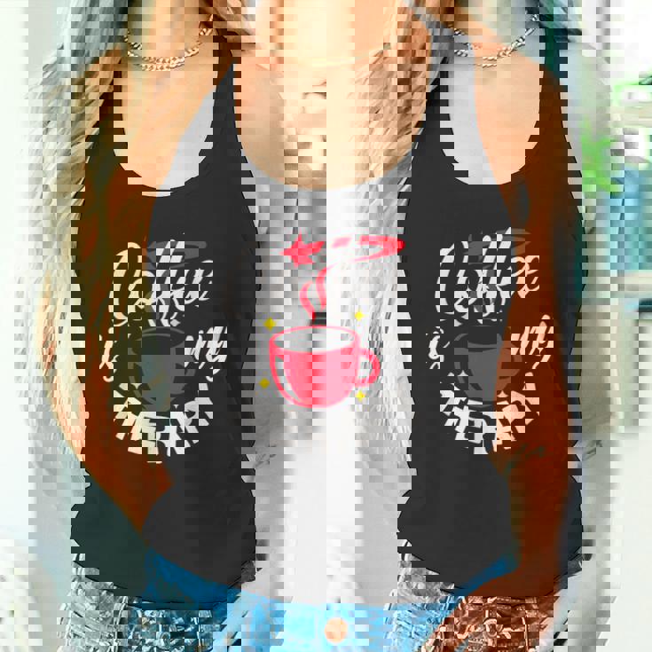 コーヒーは私のセラピー、面白いカフェイン愛好家 タンクトップ