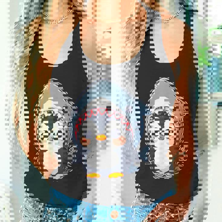 サメのコスチュームを着た面白いペンギン タンクトップ