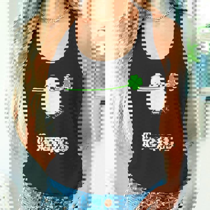 シマエナガ『四つ葉のクローバー』白い鳥【どうぶつフレンズ】動物 ゆるくて かわいい キャラクター イラスト タンクトップ