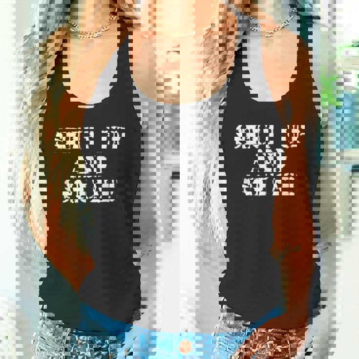 シャットアップしてスクワット。 タンクトップ