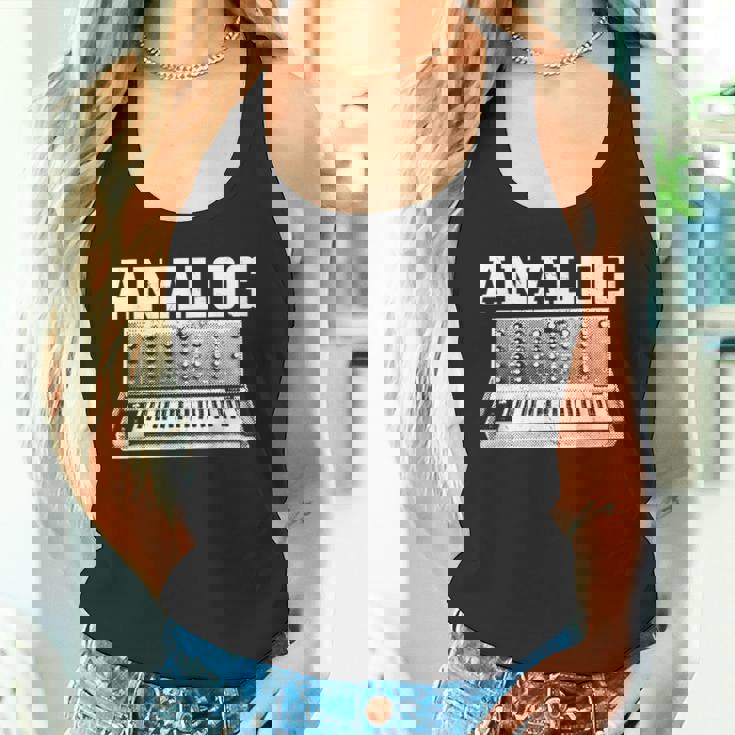 シンセサイザー キーボード シンセ ミュージシャン タンクトップ