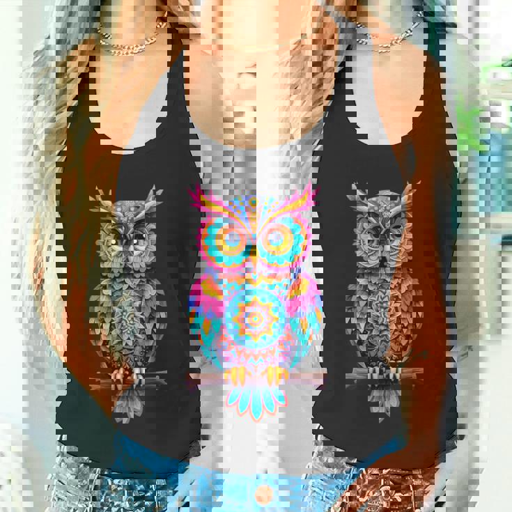 ストリートアートファンのためのストリートアートフクロウ、アーティストスプレー。 タンクトップ