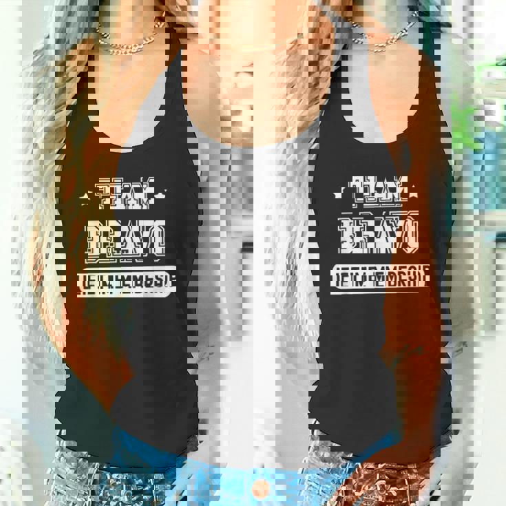 チーム ブラボ 生涯会員 面白い 家族 姓 タンクトップ