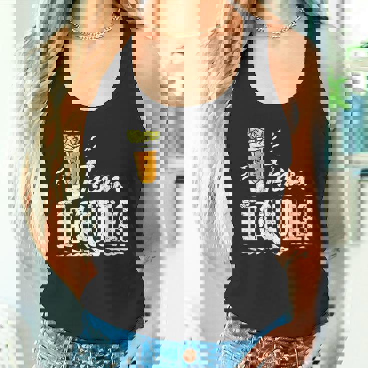 チーム・テキーラ・アイ・メキシカン・バー・アルコール・テキーラ・パーティー タンクトップ