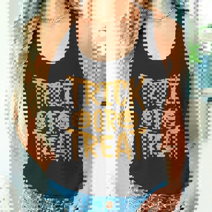 トリックオアトリートパンプキンフェイスハロウィングラフィック。 タンクトップ