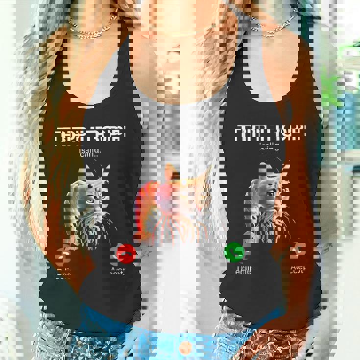 トリッピ・トロッピはブレインロット・イタリアン・ブレインロット・ミームを呼んでいる。 タンクトップ