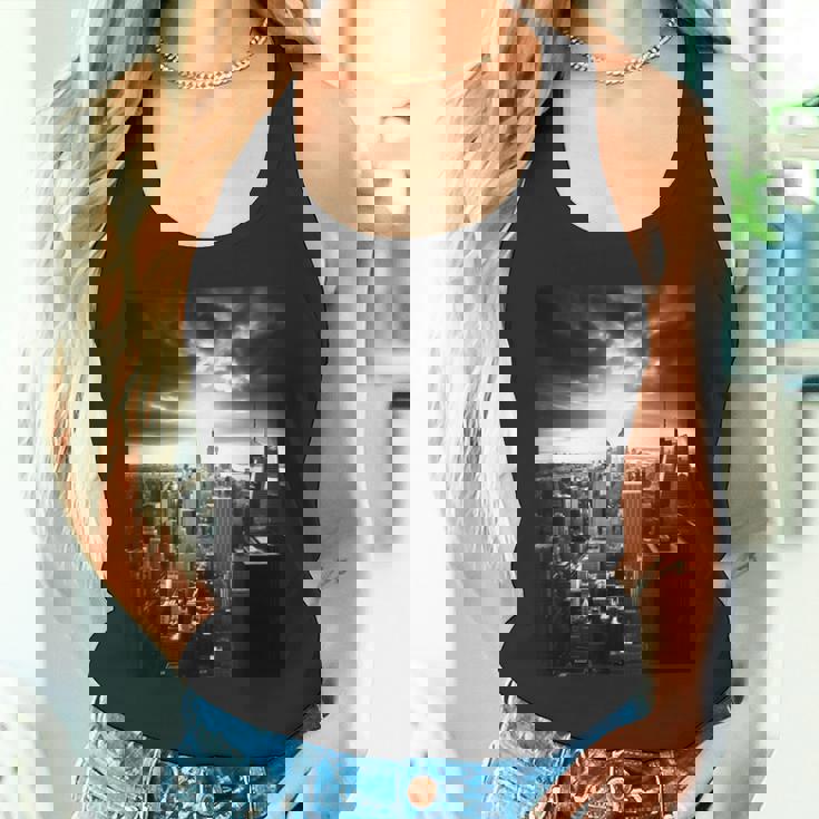 ニューヨーク市写真撮影 白黒写真 タンクトップ