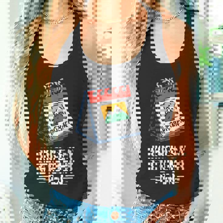 ハイキングは私の退職プラン 面白いアウトドア旅行 タンクトップ