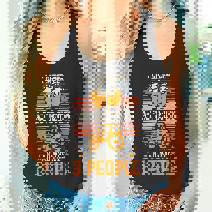 ビールとトラクターが好きで、たぶん3人で農作業をしています。 タンクトップ